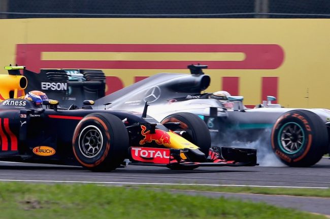 SUZUKA, JAPAN - OCTOBER 09: Lewis Hamilton of Great Britain driving the (44) Mercedes AMG Petronas F1 Team Mercedes F1 WO7 Mercedes PU106C Hybrid turbo locks a wheel under braking as he tries to overtake Max Verstappen of the Netherlands driving the (33) Red Bull Racing Red Bull-TAG Heuer RB12 TAG Heuer on track during the Formula One Grand Prix of Japan at Suzuka Circuit on October 9, 2016 in Suzuka. (Photo by Charles Coates/Getty Images) // Getty Images / Red Bull Content Pool // P-20161009-01012 // Usage for editorial use only // Please go to www.redbullcontentpool.com for further information. //