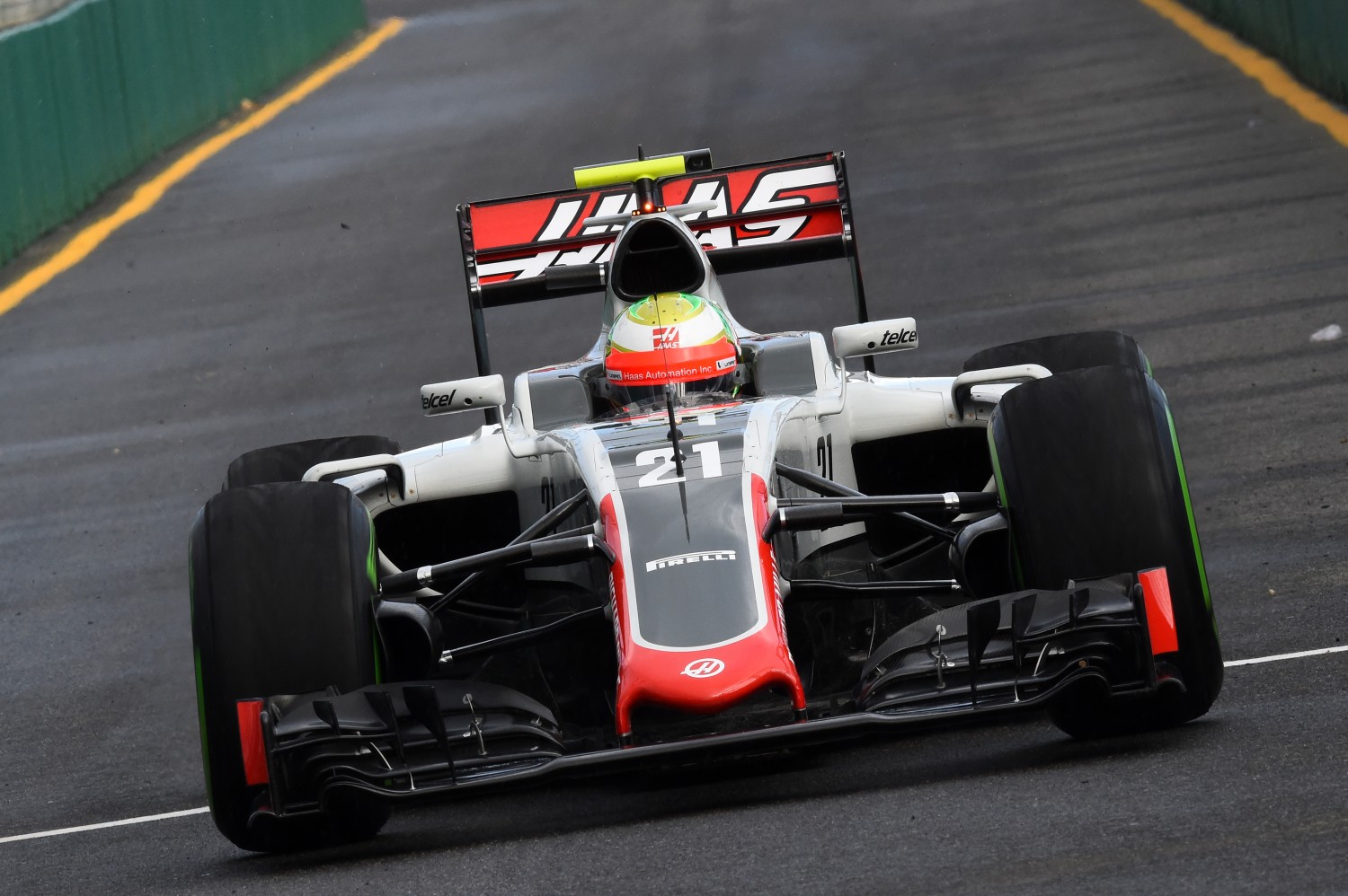 season2016_race1_wallpapers_04