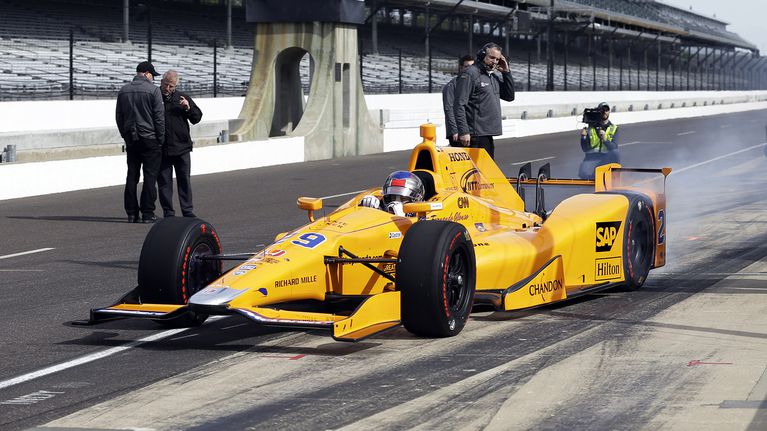Fernando-Alonso-Leaving-Pits-2017-McLaren-Honda-Andretti-Indy-500