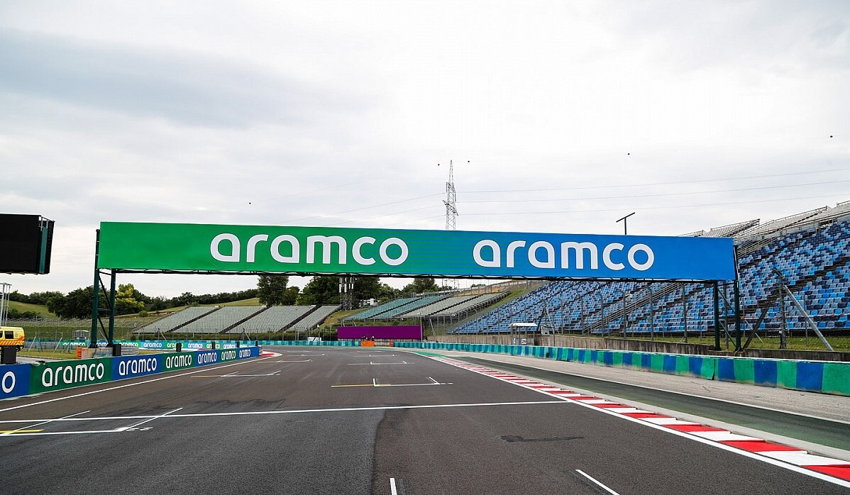 pit-straight-detail-including-