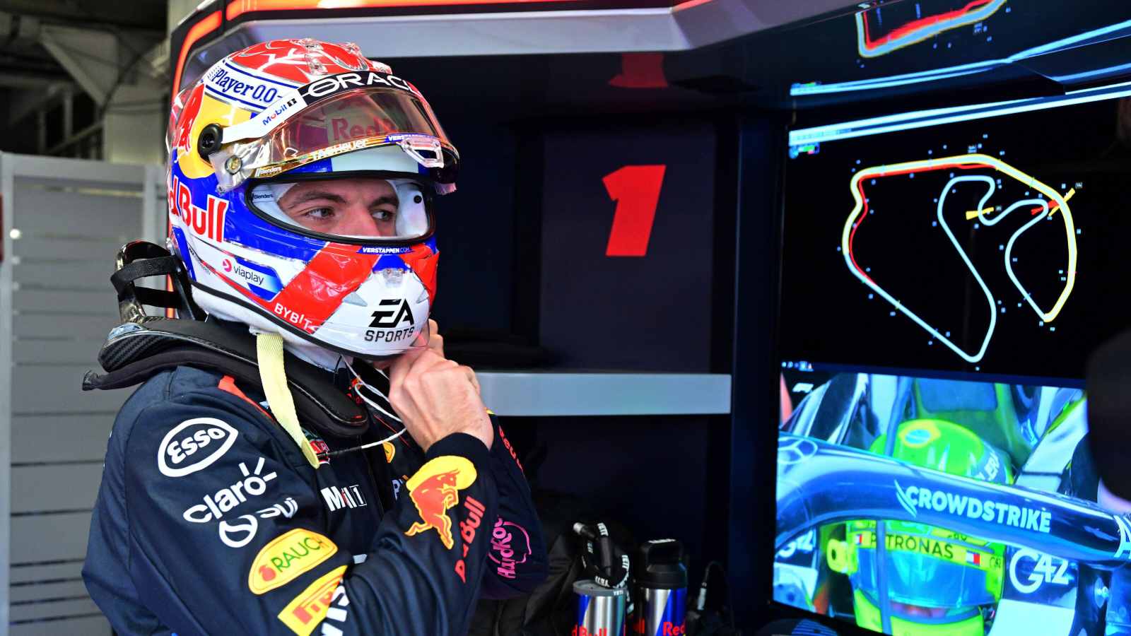 max-verstappen-brazil-garage-red-bull-planetf1